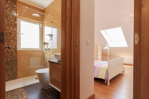 Lovely double bedroom in Benfica, Lisbon
