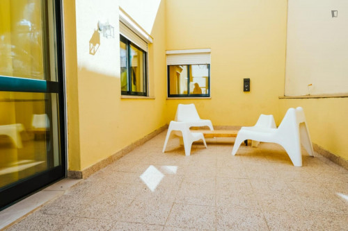 Pleasant 5-bed dorm in Restelo, a modern and colourful hostel - Gallery - 13