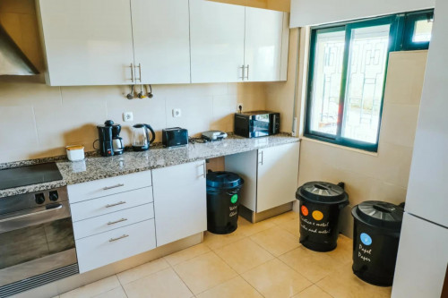 Pleasant 5-bed dorm in Restelo, a modern and colourful hostel - Gallery - 7