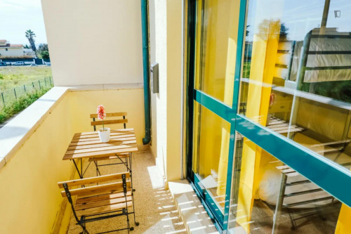 Pleasant 5-bed dorm in Restelo, a modern and colourful hostel - Gallery - 12