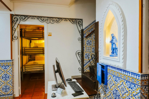 Pleasant 5-bed dorm in Restelo, a modern and colourful hostel - Gallery - 5