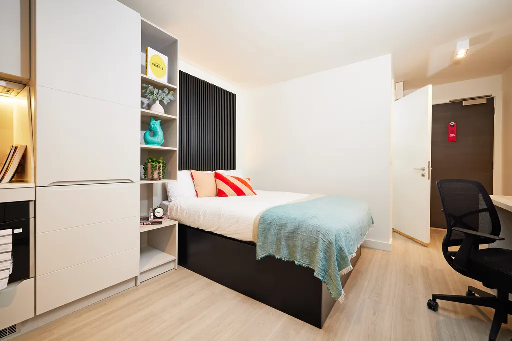 Premium - Iona Street - Gallery - 1