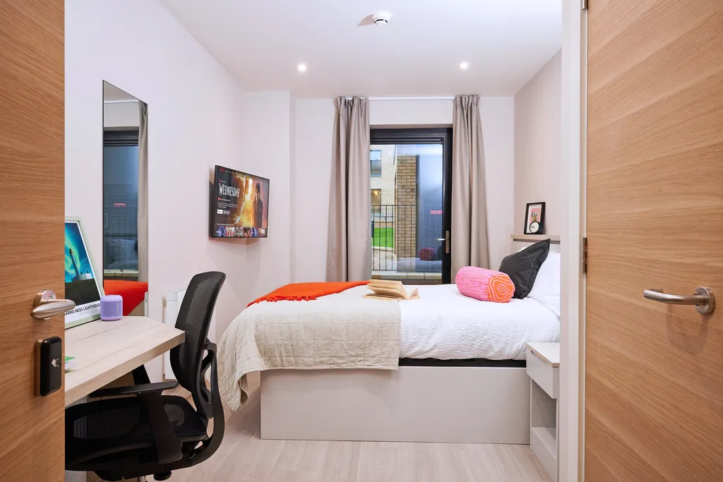 One Bedroom - Iona Street - Gallery - 1