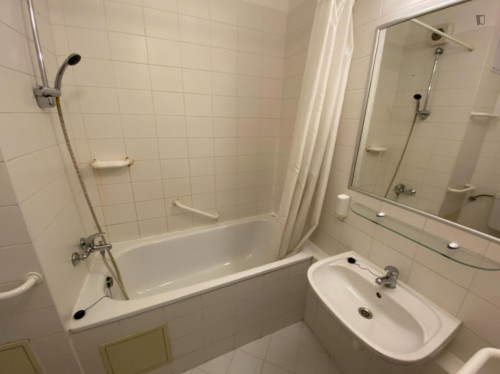 Bed in an ensuite twin bedroom, in a hotel near Přírodní park Košíře-Motol - Gallery - 33