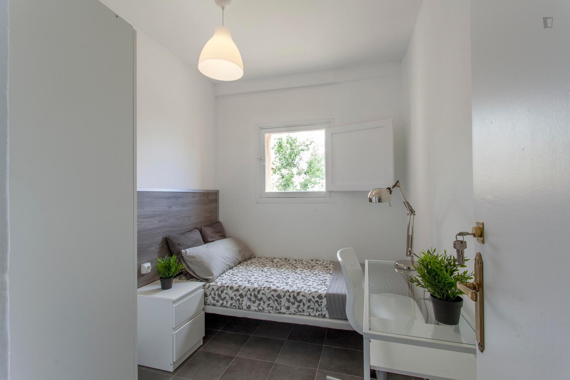 Lovely single bedroom close to ITI - Instituto Tecnológico de Informática