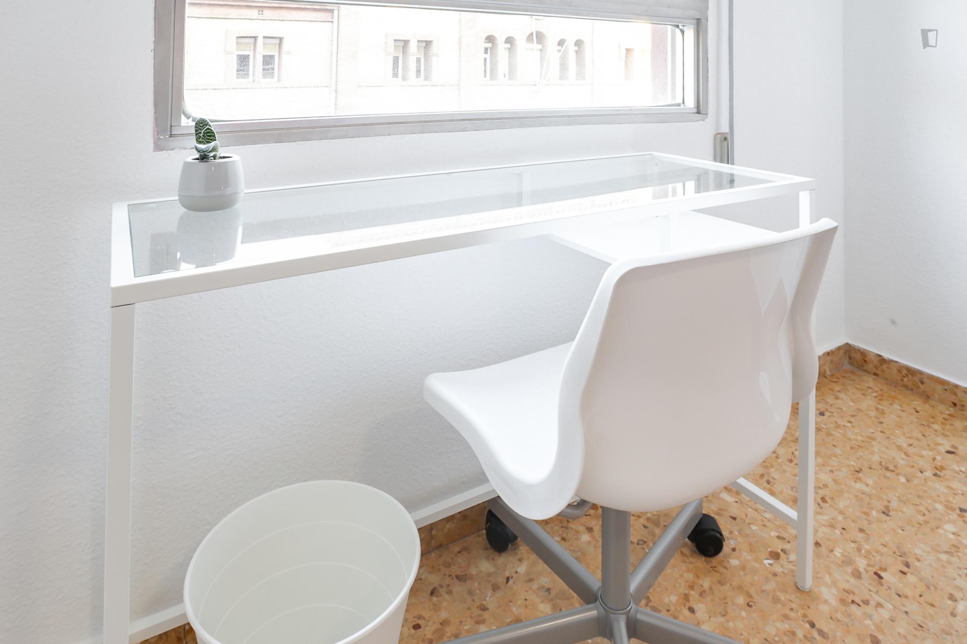 Lovely double bedroom next to Tormos