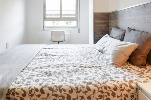 Lovely double bedroom next to Tormos  - Gallery -  2