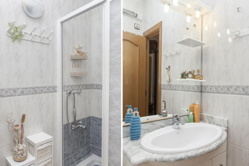 Snug single bedroom next to Badal metro station, for a tenant that speaks Spanish - Gallery - 11