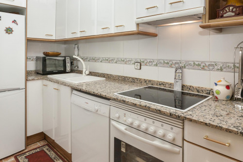 Snug single bedroom next to Badal metro station, for a tenant that speaks Spanish - Gallery - 10