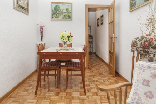 Snug single bedroom next to Badal metro station, for a tenant that speaks Spanish - Gallery - 6