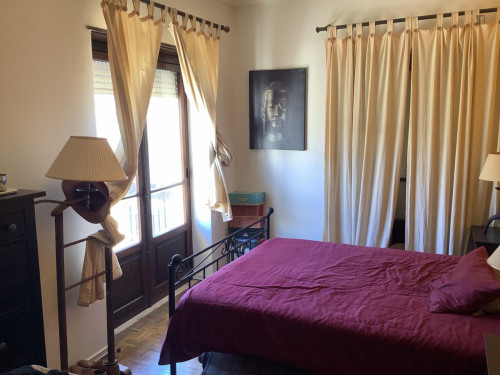 Nice double bedroom with a balcony, in Oeiras