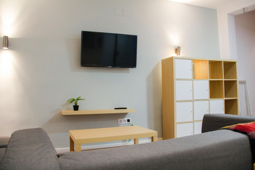 Comfortable double bedroom within reach of Real Jardín Botánico