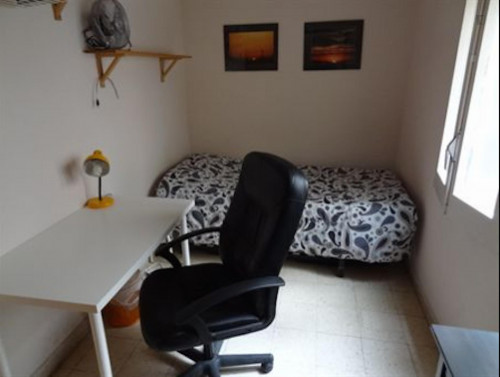Cosy and warm single bedroom in El Clot