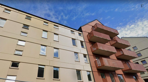 Cosy ensuite bedroom in a residence, close to Kallebäckdirten park