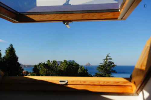 Stunning 4-Bedroom Villa by the sea in Altavilla Milicia with shared pool