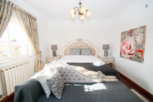 Spacious ensuite double bedroom, with a balcony near Praia do Guincho