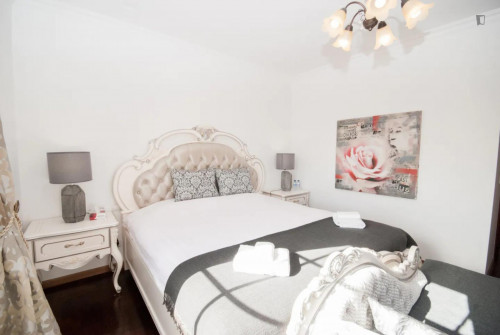 Spacious ensuite double bedroom, with a balcony near Praia do Guincho