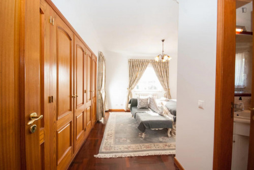 Spacious ensuite double bedroom, with a balcony near Praia do Guincho - Gallery - 5