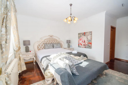 Spacious ensuite double bedroom, with a balcony near Praia do Guincho