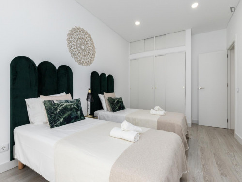Charismatic 3-bedroom flat near the Faro train station