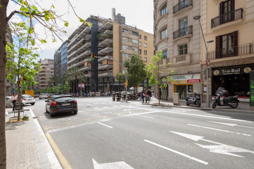 Well-equipped double bedroom in Sant Gervasi - Gallery - 3