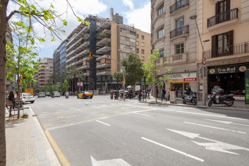 Well-equipped double bedroom in Sant Gervasi - Gallery - 2