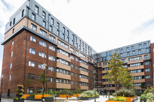 Aparto Queens Court