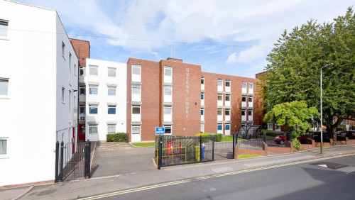 Aparto Queens Court