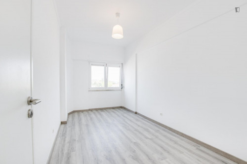 Fantastic 2-bedroom apartment in Sacavém - Gallery - 10
