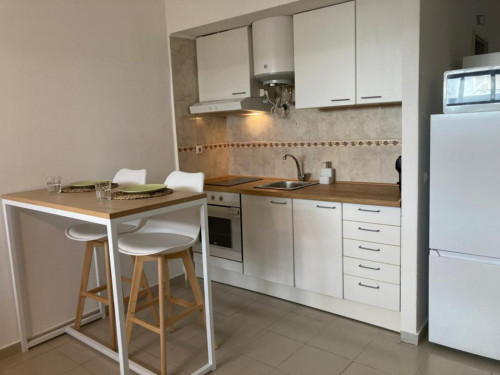 Cozy 1-Bedroom Flat in Oeiras, Steps from Beach Nova SBE