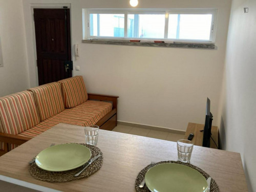 Cozy 1-Bedroom Flat in Oeiras, Steps from Beach Nova SBE