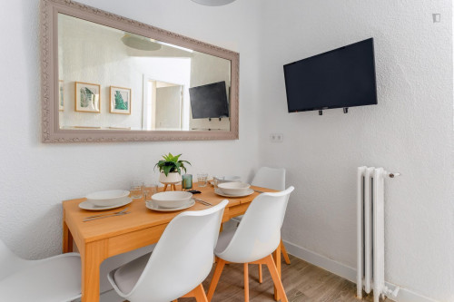 Sublime double bedroom in a student flat, in Goya