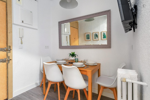 Sublime double bedroom in a student flat, in Goya