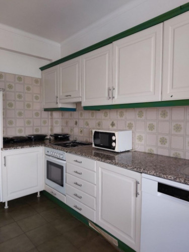 Inviting single bedroom in a 4-bedroom apartment in Coimbra