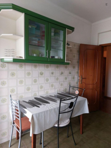 Inviting single bedroom in a 4-bedroom apartment in Coimbra
