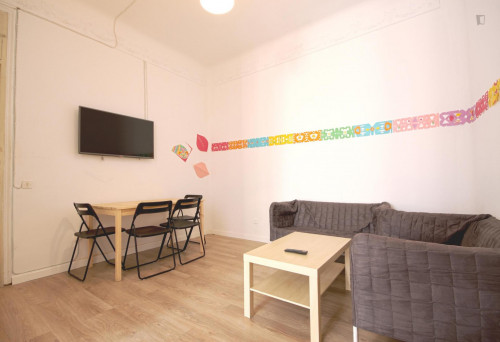 Double bedroom in 9-bedroom apartment in the Opera neighbourhood