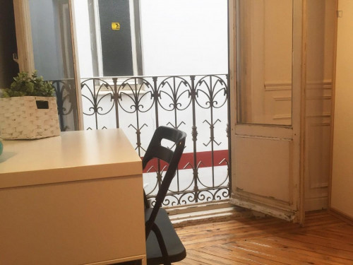 Double bedroom in 9-bedroom apartment in the Opera neighbourhood