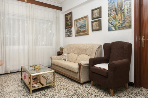 Lovely single bedroom for girls close to inspiring La Sagrada Familia  - Gallery -  4