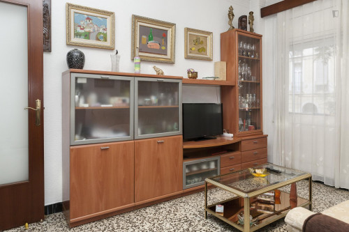 Lovely single bedroom for girls close to inspiring La Sagrada Familia  - Gallery -  5