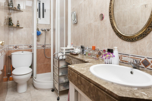Lovely single bedroom for girls close to inspiring La Sagrada Familia - Gallery - 12