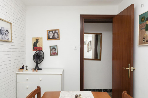 Lovely single bedroom for girls close to inspiring La Sagrada Familia - Gallery - 11