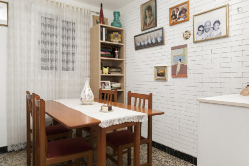 Lovely single bedroom for girls close to inspiring La Sagrada Familia - Gallery - 10