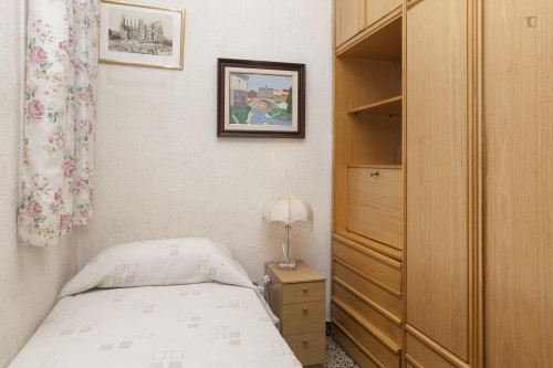 Lovely single bedroom for girls close to inspiring La Sagrada Familia - Gallery - 2