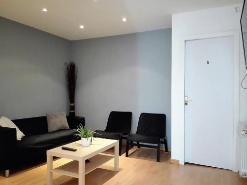 Cool double bedroom in an 8-bedroom flat near Almudena Cathedral - Gallery - 4