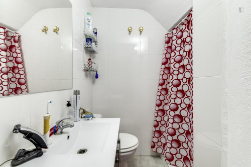 Snug single bedroom in a 5-bedroom house close to Universidad Europea de Madrid - Gallery - 8
