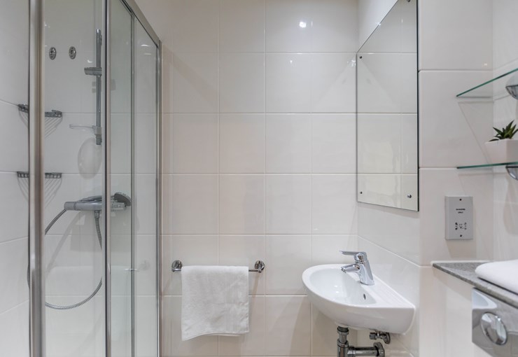  Gold En-Suite  -  Arbury Court  - Gallery -  1