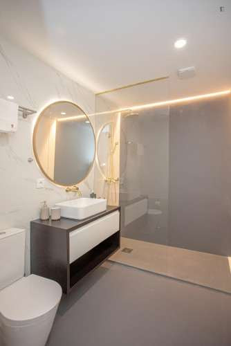 Charming 3-Bedroom apartment near Elevador da Ribeira