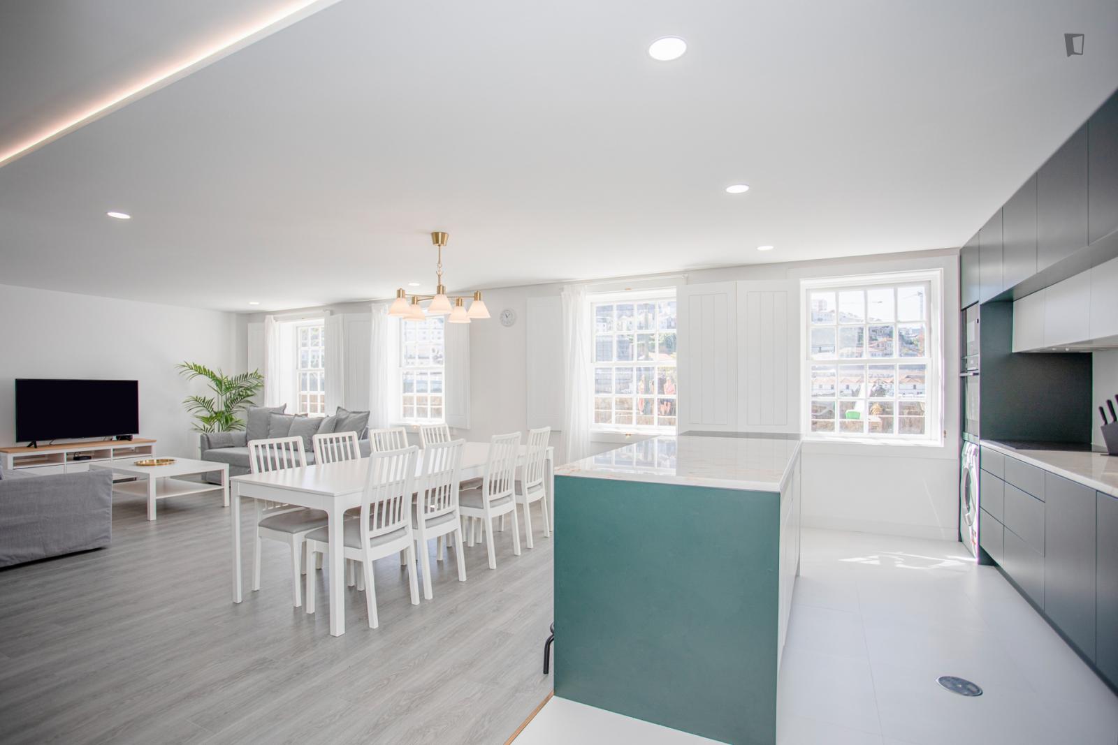  Charming 3-Bedroom Apartment Near Elevador Da Ribeira  -  Charming 3-Bedroom apartment near Elevador da Ribeira  - Gallery -  1