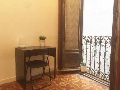 Double bedroom in cool 11-bedroom apartment in Opera