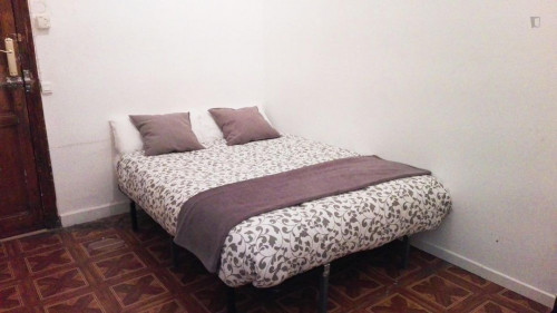 Double bedroom in cool 11-bedroom apartment in Opera  - Gallery -  3